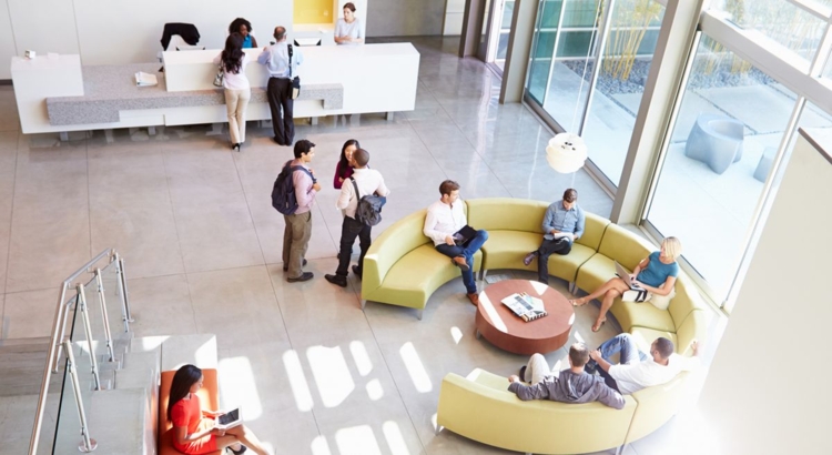 Hotel Lobby Foto iStock monkeybusinessimages