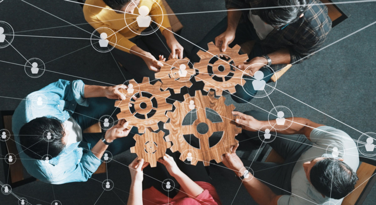 Teamwork Team Zusammenarbeit Foto iStock NanoStockk