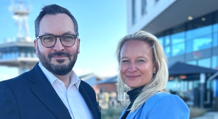 Aja Travemünde Michael Stahl-Wolf Manager Julia Haupt Regional Director Foto DSR Hotels