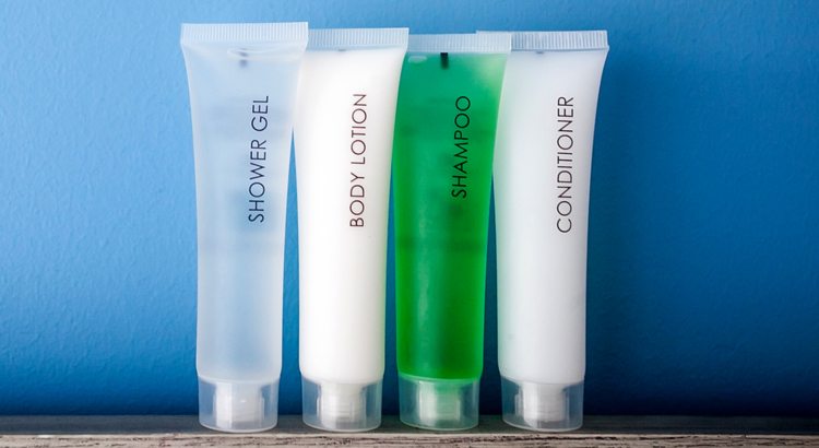 Shampoo Duschgel Lotion Plastik Verpackung iStock yokeetod.jpg