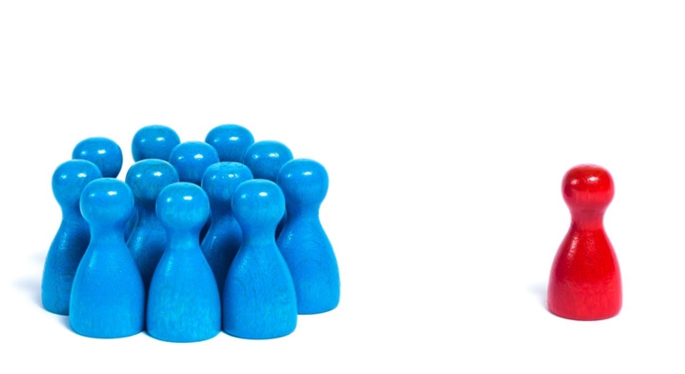 Mobbing Ausgrenzung Foto iStock Peter Csaszar