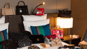 Handtaschen Hotelbett Shopping