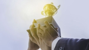 Preis Auszeichnung Gewinner Award 169 Foto iStock ArNek2529