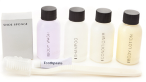 Kosmetik im Hotel kleine Shampoo Fläschchen Umwelt