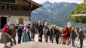 Berggasthof Streichen Schleching Spatenstich Foto Kulturerbe Bayern Michael Hopf