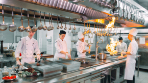 Küche Hotel Kochen Fine Dining Foto iStock davit85