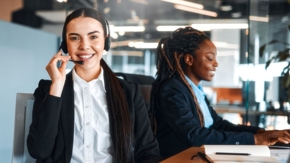 Call Center telefonieren Foto iStock Valerii Apetroaiei