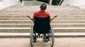 Barrierefreiheit Rollstuhl Foto iStock Raul_Mellado